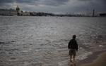 МЧС предупреждает петербуржцев о ливнях и грозах в воскресенье