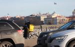 В Петербурге могут запретить мигрантам работать курьерами