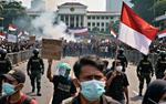В Индонезии массовые протесты привели к отмене повышения зарплат депутатам