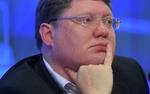 Исаев утверждает, что вышел из самолета за компанию с помощником