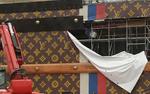 Louis Vuitton не знает, куда пристроить дорогущий чемоданище
