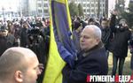Мэр Керчи кулаками отбивал флаг Украины у разъяренных митингующих