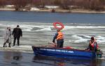 В Екатеринбурге с дрейфующей льдины спасли пятерых рыбаков