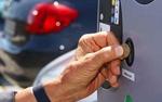 Москвичи не смогут оформлять разрешения на парковку на чужие авто