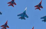 На участвующую в параде технику нанесены пятиконечные звёзды