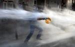 В Турции полиция применила против митингующих слезоточивый газ