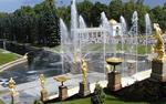 В Петергофе запустили фонтаны