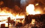 Активисты Майдана забросали правоохранителей коктейлями Молотова