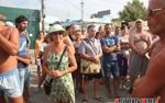 В очереди на переправе перекрыли дорогу