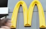 Один из закрытых Роспотребназдором «Макдоналдс» продолжает работу