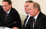 За широкой спиной премьера