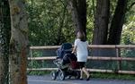 Жительницы Екатеринбурга крали шубы и стройматериалы с помощью детской коляски