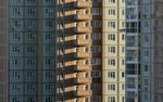Житель Тюмени отправил жену в магазин, закрыл сына в комнате и выпрыгнул в окно