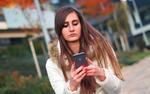 Женщина подала в суд на родителей за неловкие фото в соцсети