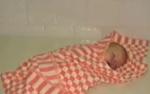 24-летняя мать напоила новорожденного сына уксусом