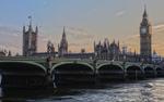 Аэропорт Лондона был закрыт после обнаружения бомбы в Темзе