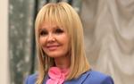 Валерию сравнили с "куколкой" на недавнем снимке у новогодней елки