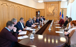 Губернатор Хабаровского края обсудил с сиротами квартирный вопрос