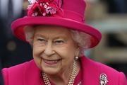 СМИ: Елизавета II решила лично контролировать жизнь принца Гарри и его жены