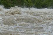 Уровень воды в реке Ия в Тулуне превысил критическую отметку