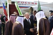 В Саудовской Аравии Путина встретили под залпы  артиллерийских орудий, а пожать российскому лидеру руку выстроилась очередь