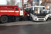 В Томске в ДТП с пожарной машиной, автобусом и легковушкой  пострадали 16 человек, в том числе дети