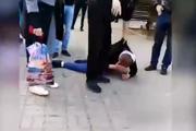 Опубликовано видео избиения мужчины  за шутку с бомбой в  Ростове-на-Дону