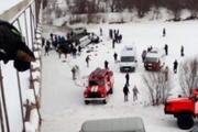 Пятнадцать пассажиров погибли, шестеро доставлены в больницу. Первое видео с места падения автобуса с моста в Забайкалье