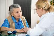 Латвийским пенсионерам увеличили плату за посещение семейного врача