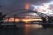 Появилось ночное фото арок Керченского моста