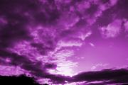 Жители США наблюдали за несколькими НЛО в фиолетовом свечении