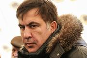 Появилось видео, на котором Саакашвили балансирует на крыше и угрожает прыгнуть