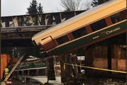 При крушении поезда в США погибли люди, много пострадавших