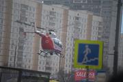 На северо-западе Москвы ребенок выпал из окна, его эвакуирует вертолет