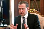 Медведев провел переговоры с Карапетяном