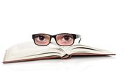 Ученые выявили: "очкарики" умнее людей с хорошим зрением