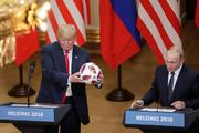 Трампу посоветовали проверить подаренный Путиным мяч на наличие «жучков»