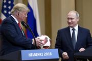 Служба безопасности Трампа "очень внимательно" проверила подаренный Путиным мяч