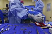 В Красноярске хирурги забыли после операции в животе женщины длинный инструмент