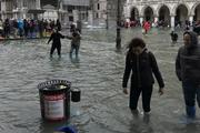 Видео: исторический центр Венеции затопило