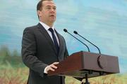 Медведев: вводятся  санкции  в отношении украинских 322  физлиц и 68 юрлиц