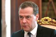 Медведев порекомендовал некоторым чиновникам "включать мозги"