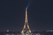Огни Эйфелевой башни погасят в память о погибших в Страсбурге