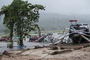 Количество жертв цунами в Индонезии превысило 280 человек