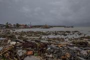 Число жертв цунами в Индонезии увеличилось до 429 человек
