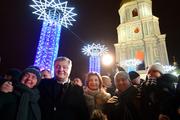 На Украине телеканал передвинул поздравление Порошенко из-за Зеленского