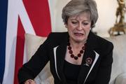 Британский парламент отправил Терезу Мэй в пешее эротическое путешествие