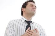Восемь основных симптомов наступающего инфаркта миокарда перечислили в сети