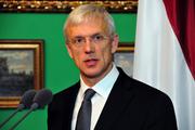Премьер Латвии: правительству не следует участвовать в шествии легионеров SS