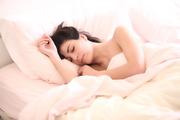 Стало известно, какая поза для сна поможет сохранить здоровье